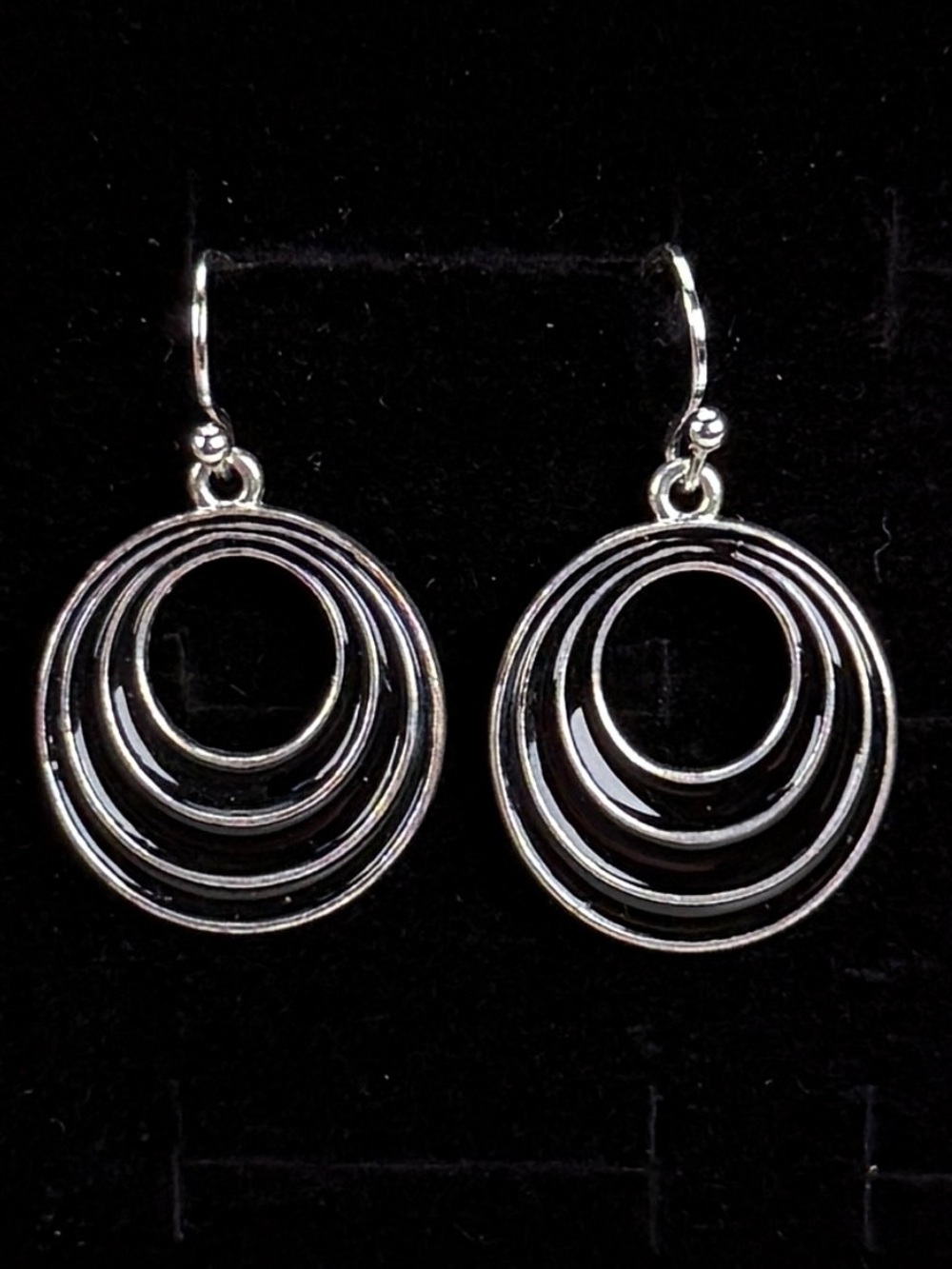 Vintage silvertone and black circle costume pierced earrings